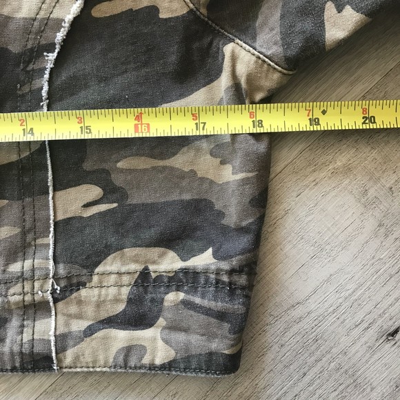 NWOT D. Touch Camo Embroidered Bird Peacock Cropped Military Look Jacket sz Med - Picture 10 of 11